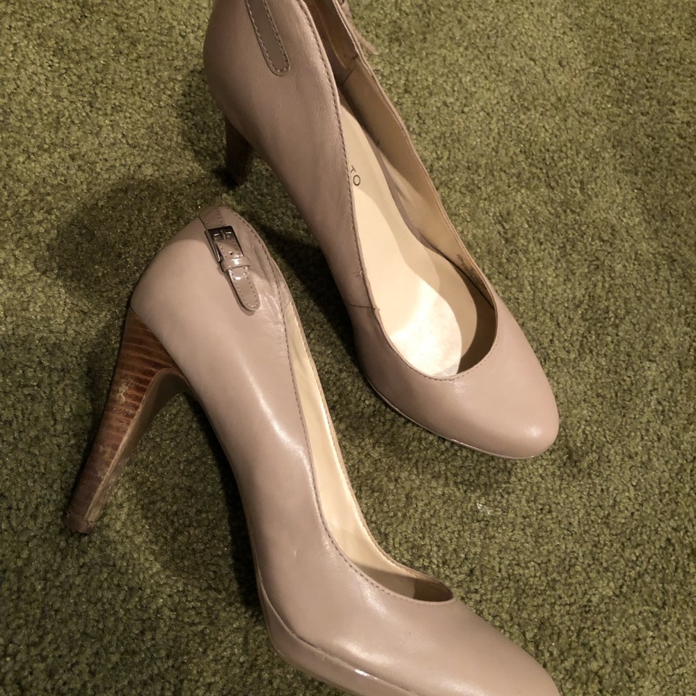 Ladies leather heels